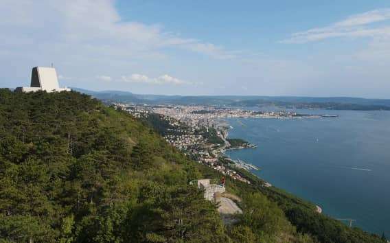 Triesztei-fennsík gyalogtúra Monte Grisával és drónfelvétellel