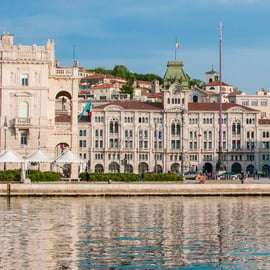 Trieste: Guided tour in the heart of the city and experience in a historic café