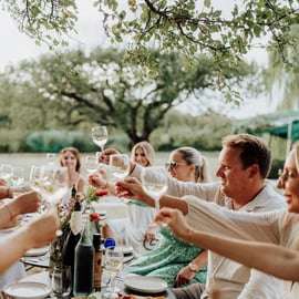Buje: Quinta familiar da Ístria com passeio a pé, comida e vinho