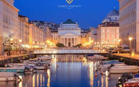 Trieste: Guided tour in the heart of the city and experience in a historic café