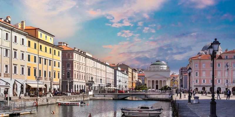 Van cruiseterminal Trieste naar de stad