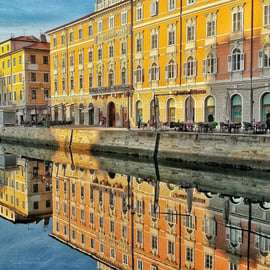 Trieste: Guided tour in the heart of the city and experience in a historic café